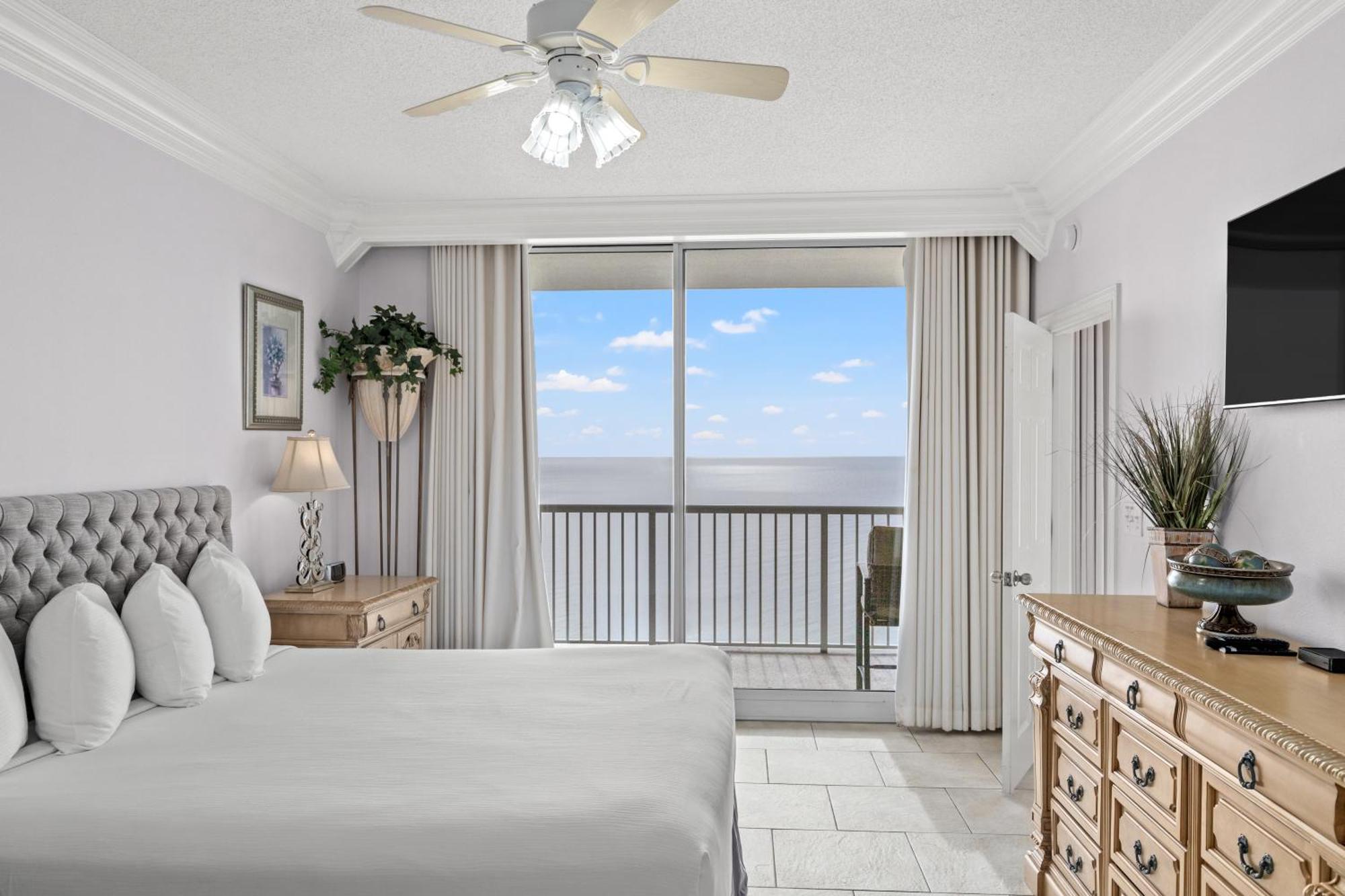 Official Majestic Beach Resort - Over 60 Units - All Ocean Front, Panama City Beach, Fl Rum bild